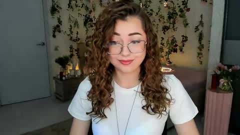 Snapshot of sereneflame chatting on May 25, 2026, 4:13 pm Ophelia online show from May 25, 2026, 4:13 pm