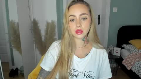 Snapshot of sexy_coralie chatting on July 14, 2026, 1:28 pm C o r a l i e online show from July 14, 2026, 1:28 pm