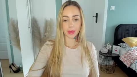 Snapshot of sexy_coralie chatting on July 19, 2026, 2:21 pm C o r a l i e online show from July 19, 2026, 2:21 pm
