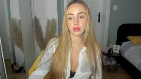 Snapshot of sexy_coralie chatting on July 28, 2026, 7:39 pm C o r a l i e online show from July 28, 2026, 7:39 pm