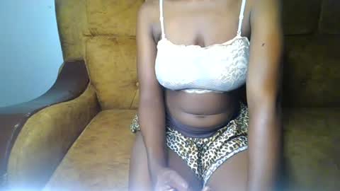Snapshot of sexy_ellahh chatting on June 27, 2026, 12:22 pm Ellahh online show from June 27, 2026, 12:22 pm