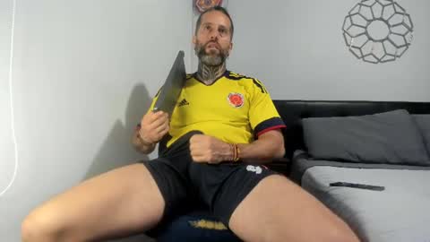 Snapshot of sexycolombian2022 chatting on July 7, 2026, 1:37 pm Antonioylola online show from July 7, 2026, 1:37 pm