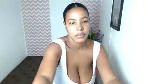 Snapshot of shantalcarson chatting on June 22, 2026, 6:27 pm Dayana online show from June 22, 2026, 6:27 pm