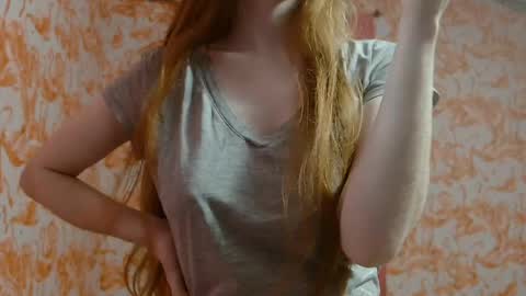 Erika online show from June 3, 2026, 1:52 am