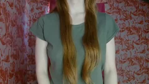 Snapshot of shelikessoymilk chatting on June 17, 2026, 4:52 pm Erika online show from June 17, 2026, 4:52 pm