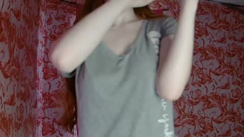 Snapshot of shelikessoymilk chatting on July 9, 2026, 7:40 pm Erika online show from July 9, 2026, 7:40 pm