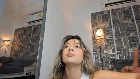 Snapshot of shofiavega chatting on June 19, 2026, 5:17 pm SHOFIA online show from June 19, 2026, 5:17 pm
