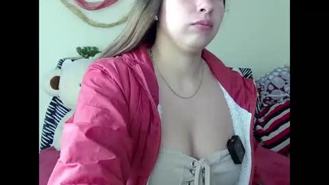 Snapshot of sia_jones chatting on August 1, 2026, 12:43 am Sia online show from August 1, 2026, 12:43 am
