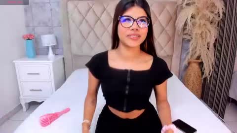 sidney_brownn online show from July 27, 2026, 8:05 pm