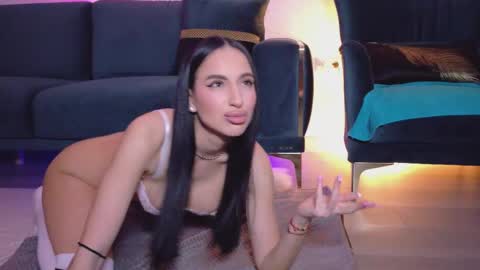 Snapshot of siennastarrr chatting on March 5, 2026, 8:27 pm Sienna online show from March 5, 2026, 8:27 pm