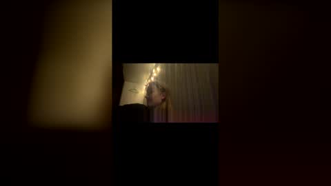 Snapshot of silverxkitty chatting on May 31, 2026, 7:15 pm SilverxKitty online show from May 31, 2026, 7:15 pm