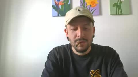 Snapshot of simonm777 chatting on May 13, 2026, 7:00 pm simonm777 online show from May 13, 2026, 7:00 pm