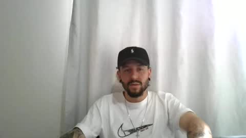 Snapshot of simonm777 chatting on June 9, 2026, 5:57 pm simonm777 online show from June 9, 2026, 5:57 pm