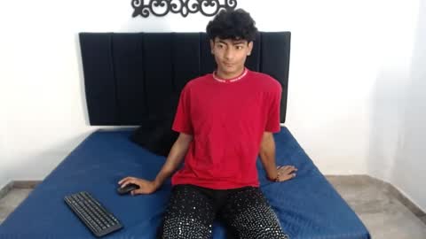 Snapshot of sinboy_ chatting on April 17, 2026, 11:13 am online show from April 17, 2026, 11:13 am