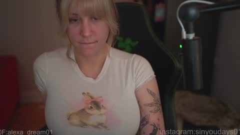 Snapshot of sinforyou_ chatting on March 25, 2026, 11:22 pm wwoooooooooooof online show from March 25, 2026, 11:22 pm