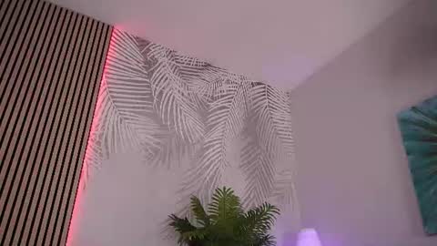 Snapshot of sisi_von_dee chatting on July 18, 2026, 7:50 pm Dee online show from July 18, 2026, 7:50 pm