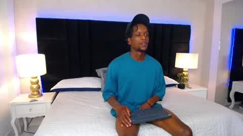 Snapshot of skylerbigxxx chatting on June 18, 2026, 4:02 am SKYLERBIGXXX online show from June 18, 2026, 4:02 am