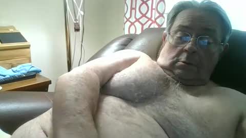 Snapshot of slippery_duck chatting on April 1, 2026, 2:47 pm slippery_duck online show from April 1, 2026, 2:47 pm