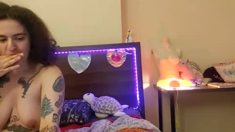 Snapshot of sluttysuzie17 chatting on May 28, 2026, 2:14 pm SluttySuzie17 online show from May 28, 2026, 2:14 pm