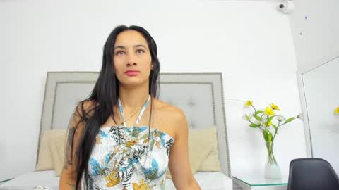 sofhyalove online show from April 19, 2026, 12:37 pm