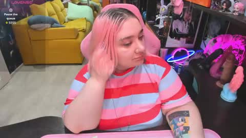 Sofie online show from May 20, 2026, 2:51 am