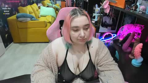 Sofie online show from May 22, 2026, 2:51 am