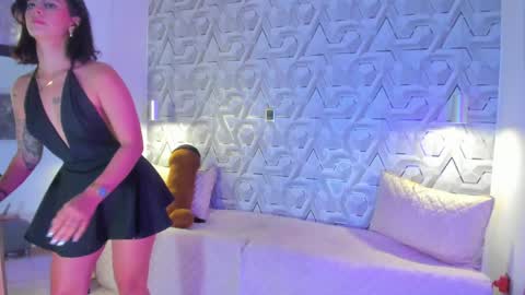 sophie online show from June 4, 2026, 8:59 pm