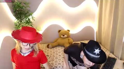 sophi_and_dereck online show from June 24, 2026, 12:37 pm