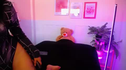 Sophie  online show from June 12, 2026, 11:31 am