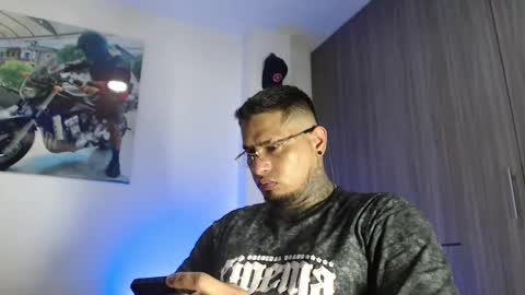 soy_apolo online show from June 3, 2026, 4:37 am