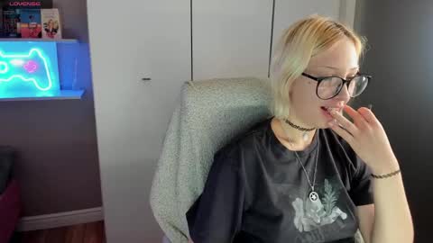 Kate online show from May 19, 2026, 1:56 am