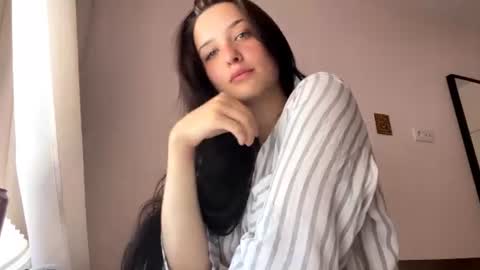 Snapshot of starlabieler chatting on June 26, 2026, 10:41 am Lola online show from June 26, 2026, 10:41 am