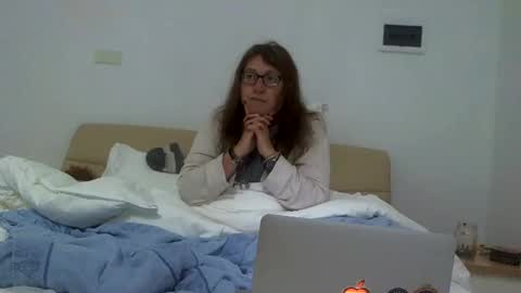 starlagurl online show from January 19, 2025, 2:06 pm
