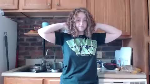 Strawberrylotsacake online show from June 22, 2026, 5:32 pm