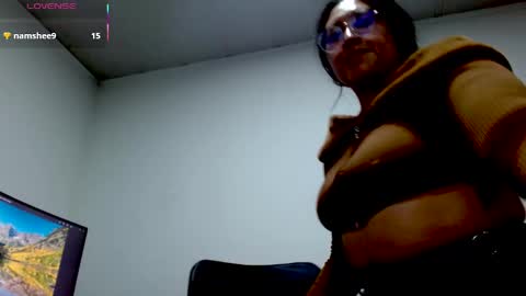 strawlux online show from June 6, 2026, 2:33 pm