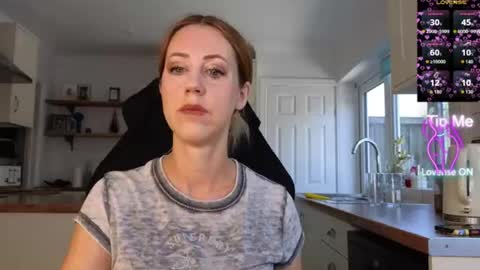 Snapshot of stripmequick chatting on June 25, 2026, 9:14 am Amorina online show from June 25, 2026, 9:14 am