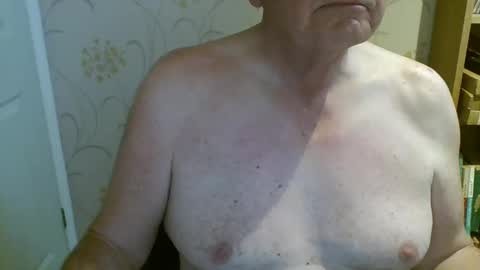 Snapshot of suffolkboy4 chatting on May 5, 2026, 7:11 pm suffolkboy4 online show from May 5, 2026, 7:11 pm