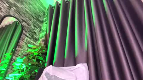 Snapshot of sultryaura chatting on July 1, 2026, 12:12 am maskedtemptress online show from July 1, 2026, 12:12 am