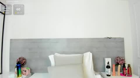 sunnywhitee online show from May 28, 2026, 7:33 pm