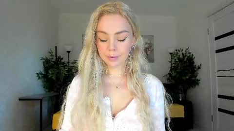 Jenn online show from July 18, 2026, 3:54 am