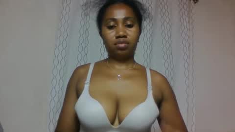 Snapshot of surbelle chatting on April 18, 2026, 5:17 pm surbelle online show from April 18, 2026, 5:17 pm