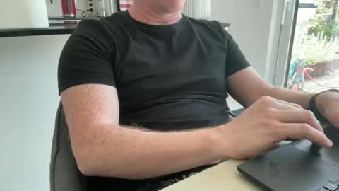 Snapshot of surfstar81 chatting on April 28, 2026, 9:14 am surfstar81 online show from April 28, 2026, 9:14 am
