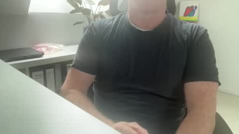 Snapshot of surfstar81 chatting on May 7, 2026, 7:36 am surfstar81 online show from May 7, 2026, 7:36 am