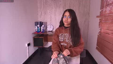 Snapshot of susan_voltaire chatting on July 13, 2026, 3:59 pm susan_voltaire online show from July 13, 2026, 3:59 pm