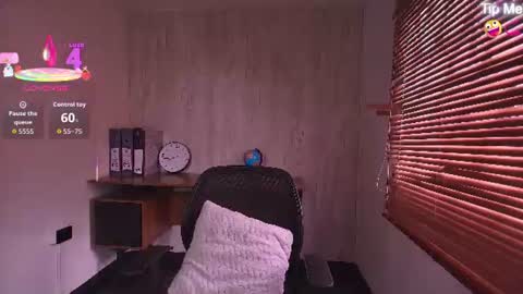 Snapshot of susan_voltaire chatting on July 21, 2026, 9:17 pm susan_voltaire online show from July 21, 2026, 9:17 pm