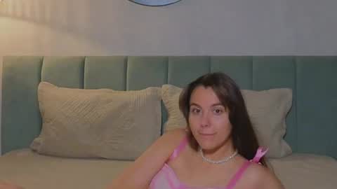 Snapshot of sweet_haeven chatting on July 18, 2026, 9:18 pm Im Mia.LOVELY PATTERNS 100 120 160 200 my toy buzzes from 2 tip online show from July 18, 2026, 9:18 pm