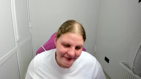 Karla online show from June 3, 2026, 2:44 pm