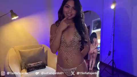 Snapshot of sweet_littleee chatting on August 1, 2026, 12:21 am free private online show from August 1, 2026, 12:21 am