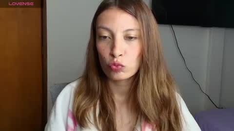 Snapshot of sweet_moon_v_ chatting on June 16, 2026, 2:03 am sweet_moon_v_ online show from June 16, 2026, 2:03 am