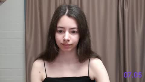 Snapshot of sweet_sweet_angel chatting on May 7, 2026, 9:25 am Angel online show from May 7, 2026, 9:25 am